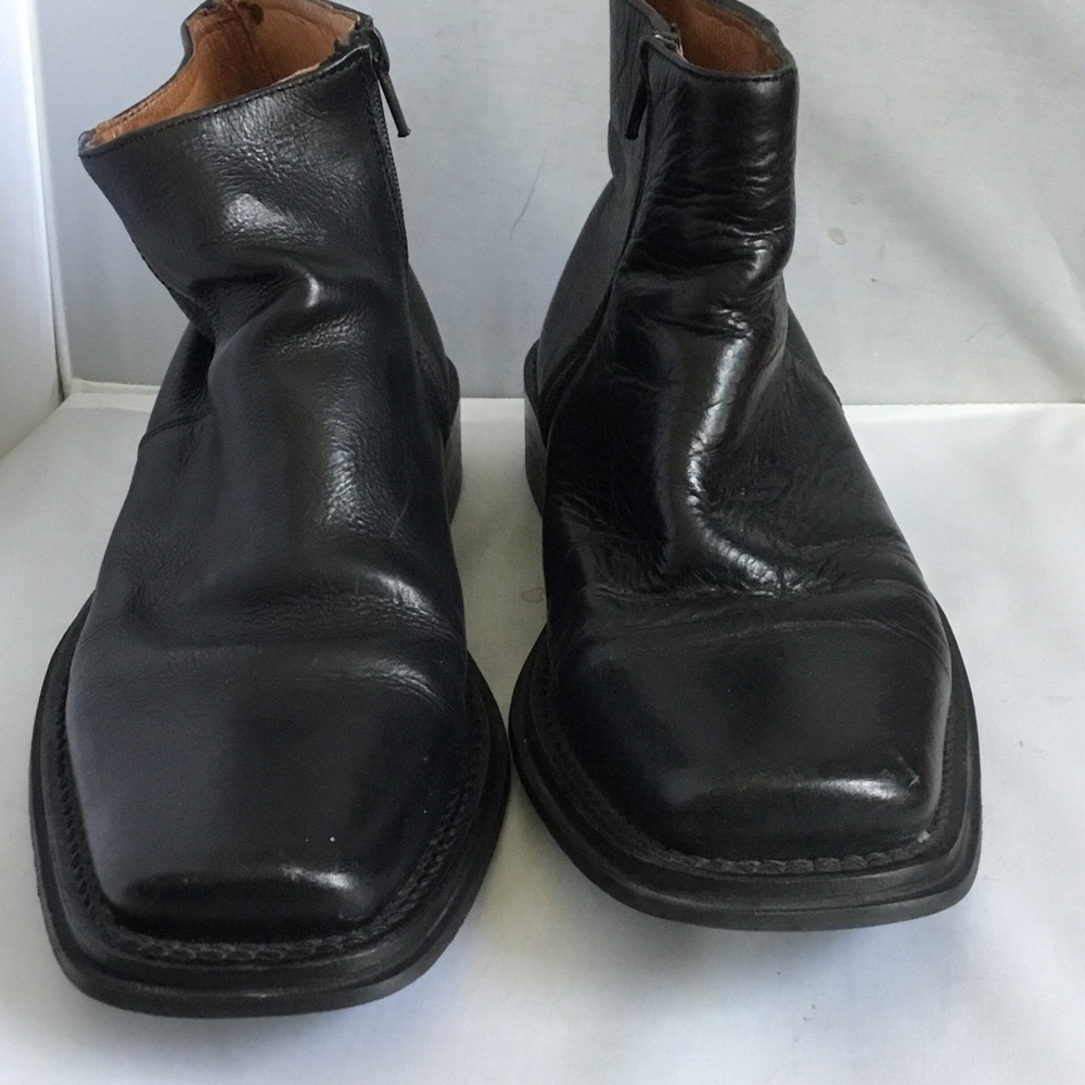 Robert Wayne Black Leather Chukka Zip Boots